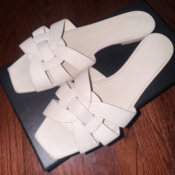 Yves Saint Laurent Tribute Porcellana Leather Flat Sandal White - Picture 3 of 6